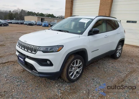 2022 Jeep Compass Latitude Lux 4X4 z USA, uszkodzony, nr VIN 3C4NJDFB5NT185935